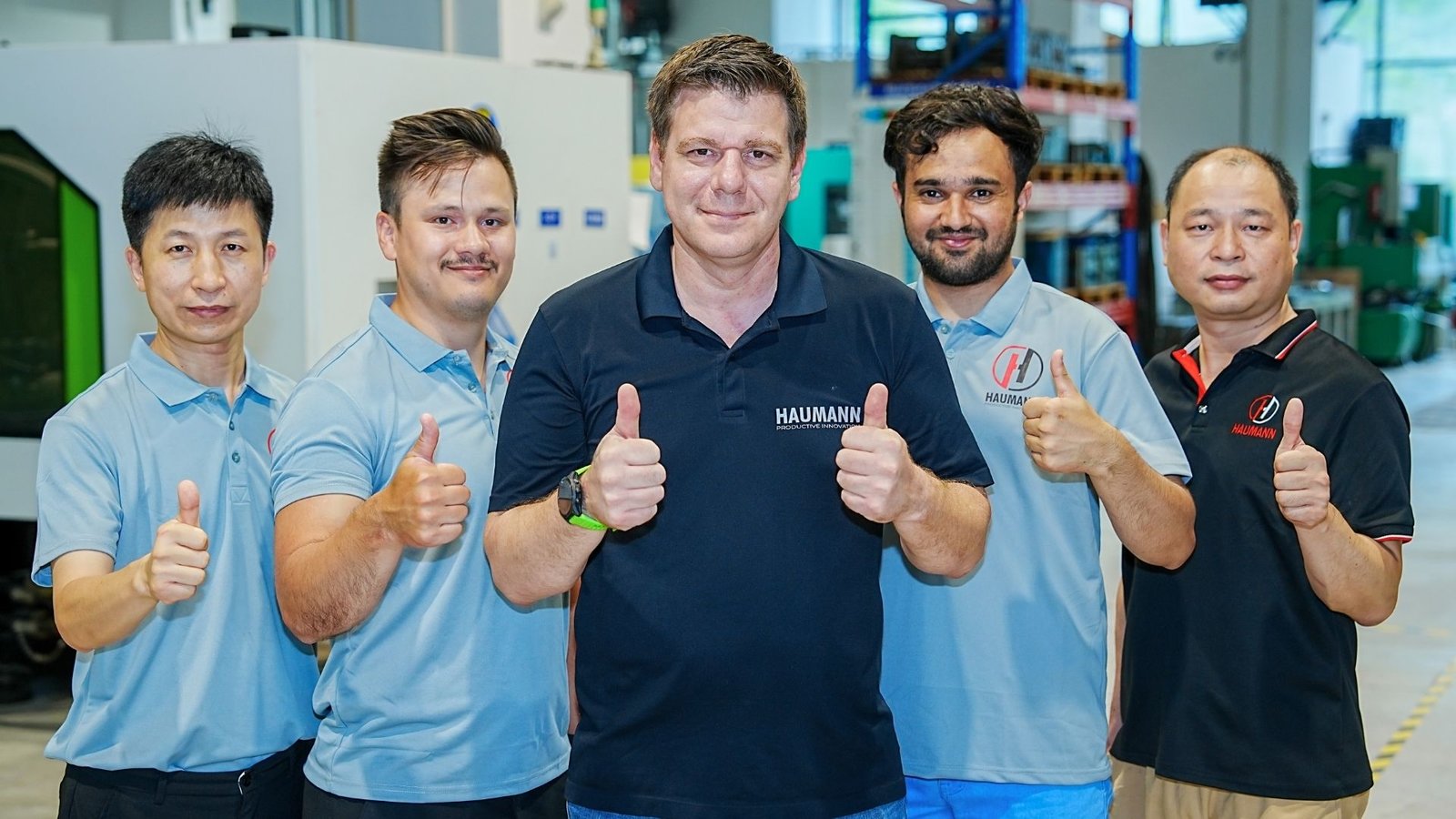Modern automated manufacturing shopfloor at Haumann with injection molding machines and digital planning systems