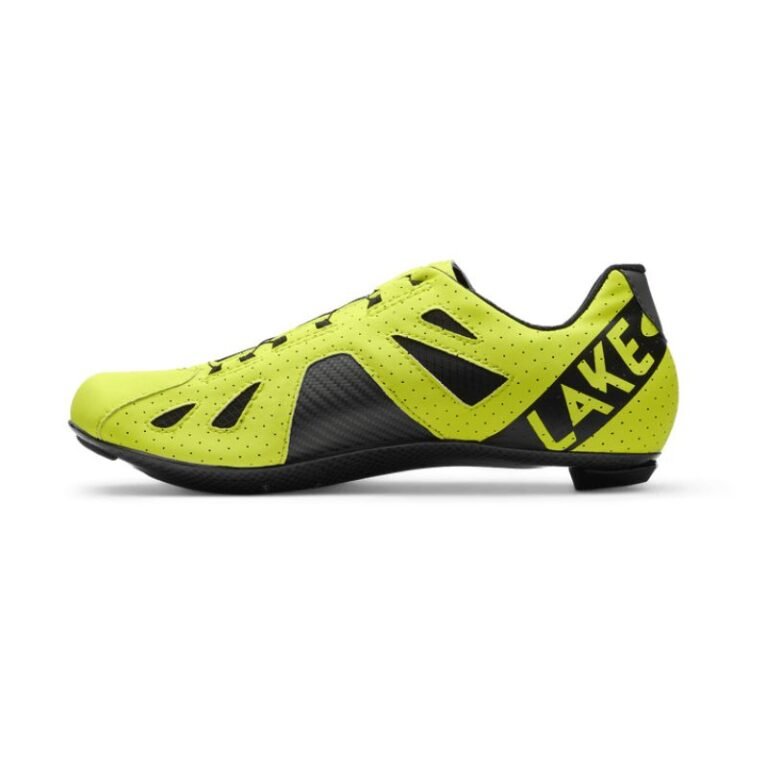 Carbon composite cycling shoe for lightweight performance