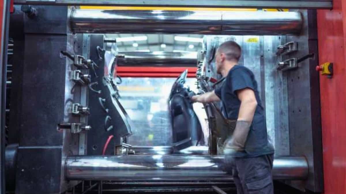 Custom plastic injection molding cost factors including tooling, material selection, production volume, tolerances, and part design