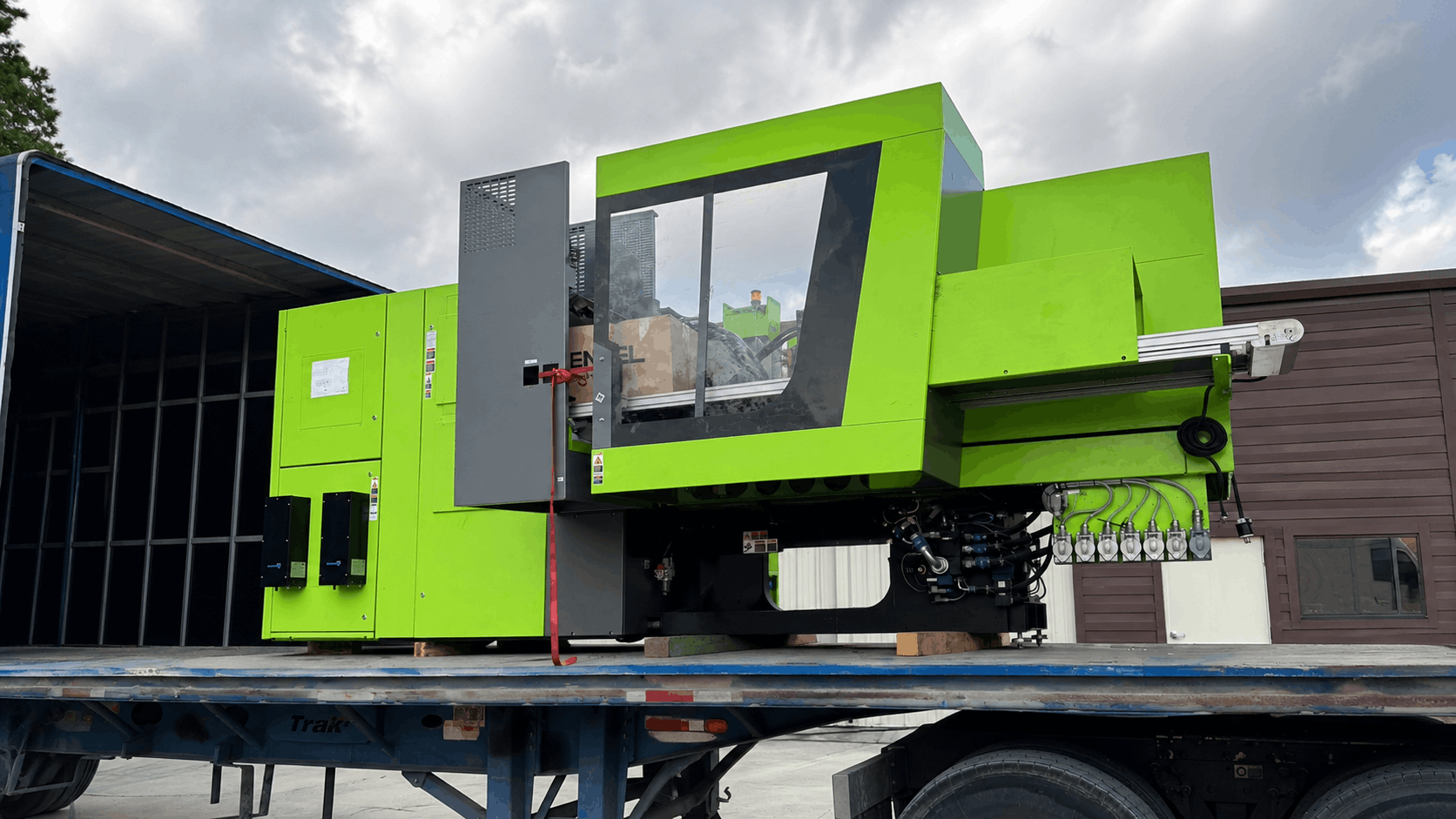 ENGEL Victory injection molding machine arriving at HAUMANN Group’s Houston, Texas manufacturing facility.